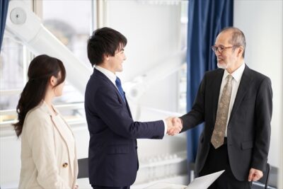 企業カレンダーの重要性と活用方法:年末年始のご挨拶でお得意先との関係を築く